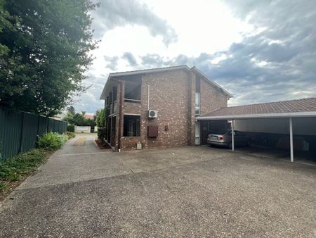 Central East Tamworth location stone throw to the CBD - Photo 3