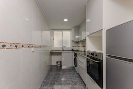 Beautiful room with a balcony in Campanar - Photo 5