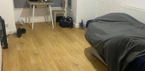 Studio Flat, Conway Drive, LS8 - Photo 2