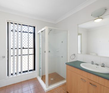 3/70 York Street, Coorparoo QLD 4151 - Townhouse For Rent | Domain - Photo 5