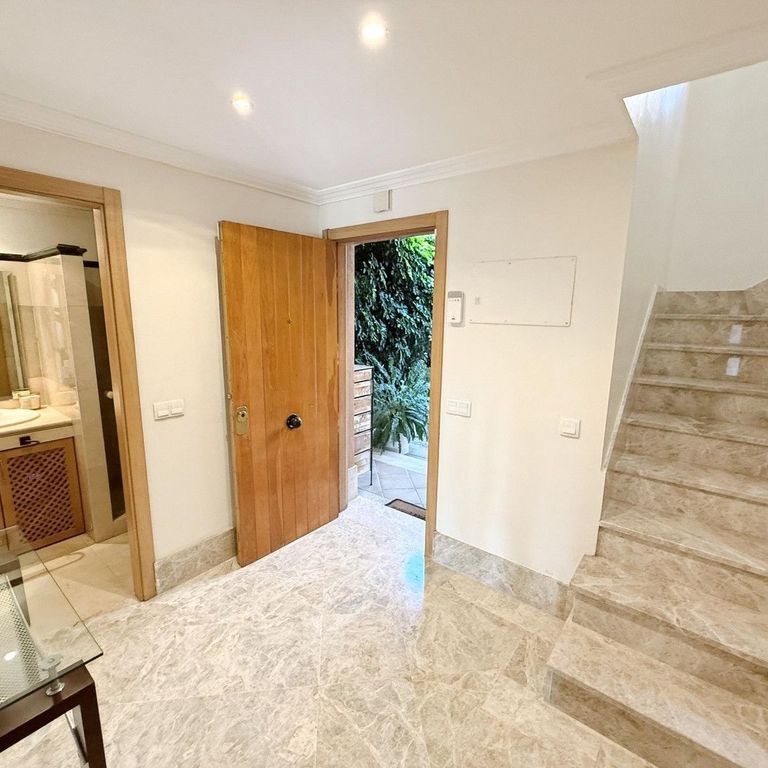 3 bedroom luxury Semidetached House for rent in Marbella Del Este, Andalusia - Photo 1