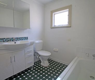 SPACIOUS 4 BEDROOM FAMILY HOME IN A POPULAR LOCATION - REAR PARKING... - Photo 4