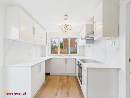 3 bedroom semi-detached house to rent - Photo 5