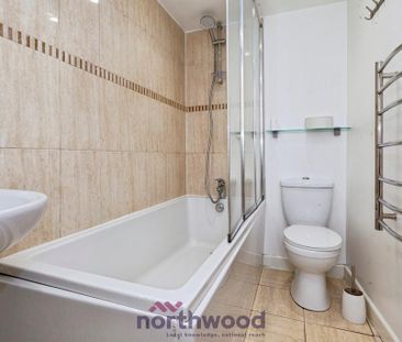 2 bedroom flat to rent - Photo 4