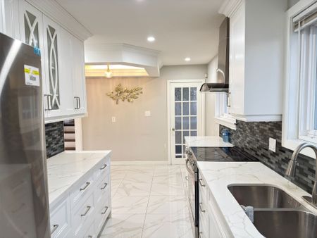 For Lease - 21 Greenwood Crescent, Brampton, Ontario - Photo 3