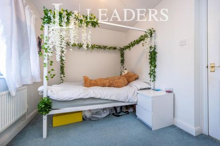 4 bedroom detached house to rent - Photo 4