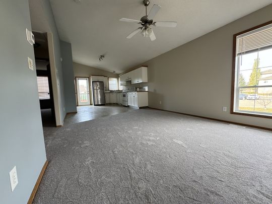 Spacious 3-Bed, 1-Bath Main with Fenced Yard! - Photo 1