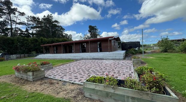 3 Bed with Big Garden for Rent in Helensville - Photo 1