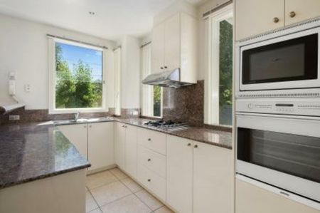 SUPERB TOWNHOUSE WALKING DISTANCE TO THE BAY - Photo 3