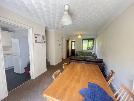 4 bedroom detached house to rent - Photo 2