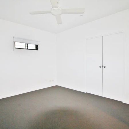 Modern Three Bedroom Unit - Private Balcony - Air Con - Photo 5