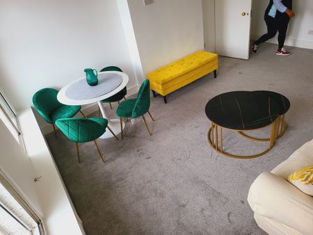 2 Bed Flat, Brompton Road, SW3 - Photo 3