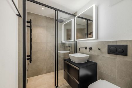 NEW CONSTRUCTION: Completely renovated 2.5-room apartment with balcony - Photo 5