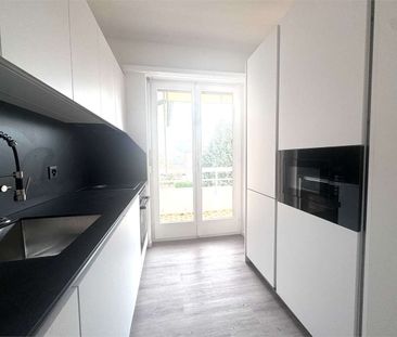 Elegant 5.5-room apartment in Porza - completely renovated with pan... - Photo 1