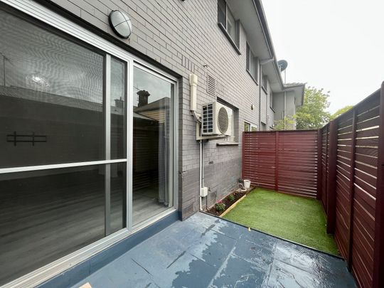 Immaculate Two Bedroom Ground Floor Apartment - Photo 1