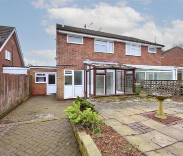 3 bedroom semi-detached house to rent - Photo 3