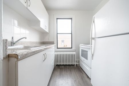 For Lease - 2 Kingston Road Unit# 2, Toronto, Ontario - Photo 2