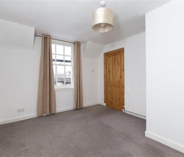 2 bedroom end of terrace house to rent - Photo 3