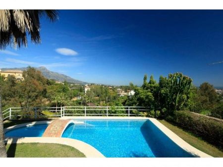 5 bedroom luxury Villa for rent in Benahavís, Andalusia - Photo 4