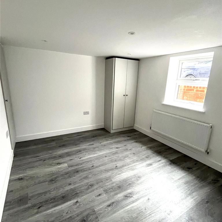 4 bedroom terraced house to rent - Photo 1