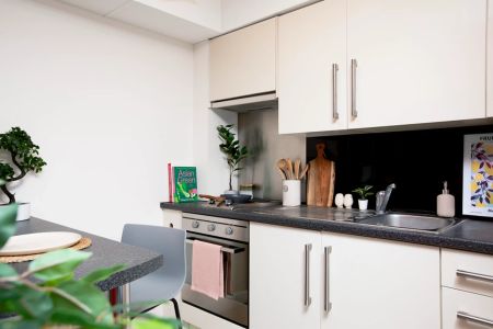 Double Partly Accessible Ensuite - Photo 5