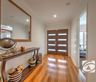 FAMILY LIVING IN SOUGHT AFTER CAVERSHAM WATERS ESTATE - Photo 2