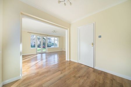 Heather Way, Hindhead, Surrey, GU26 - Photo 2