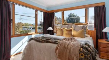 Well-Maintained Family Home in Prime Location! - Photo 2