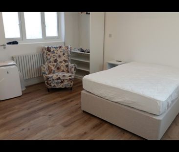 Studio Flat, St Davids Place, NW4 - Photo 2