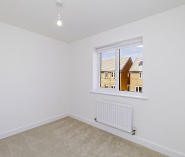 4 bedroom semi-detached house to rent - Photo 2