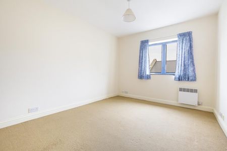 2 Bed Flat - Photo 3