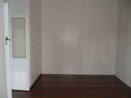 3 Bedroom Charming Timber Home - Photo 2