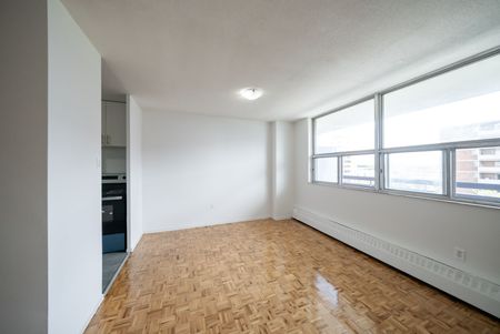 For Lease - 5 Glamorgan Avenue Unit# 712, Toronto, Ontario - Photo 3
