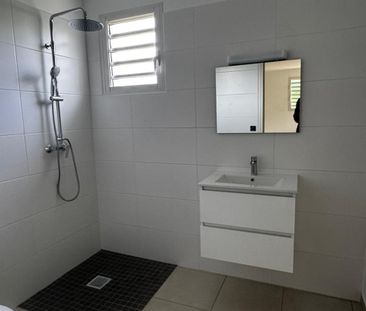 Location Maison 4 pièces 61m² PETIT BOURG 97170 - Photo 2