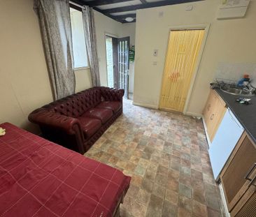1 bedroom block of apartments to rent - Photo 3