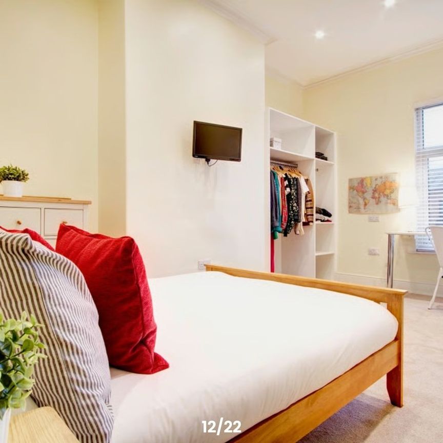 Room in a Shared House, Hyde Park Road, LS6 - Photo 1