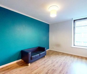 3 bedroom apartment to rent - Photo 2