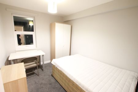 6 Bed Terraced House, Grange Avenue, RG6 - Photo 4