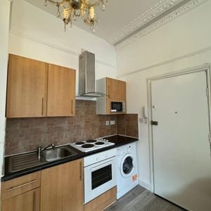 Studio Flat, Mazenod Avenue, NW6 - Photo 2