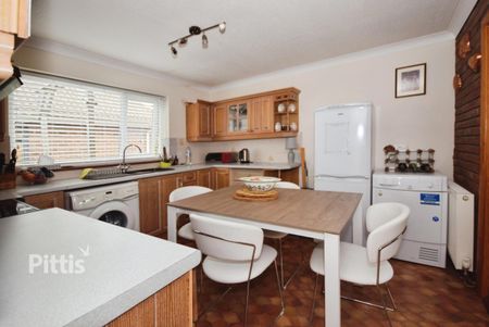 2 bedroom detached bungalow to rent - Photo 4