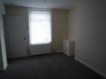 Partly Furnished 2 Bedroom Terrance - Photo 2