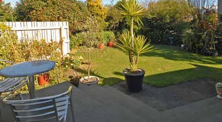 BELVEDERE ROAD, 3 BEDROOMS $520 P/W - Photo 2