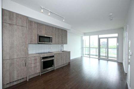 For Lease - 181 Bedford Road Unit# 808, Toronto, Ontario - Photo 2