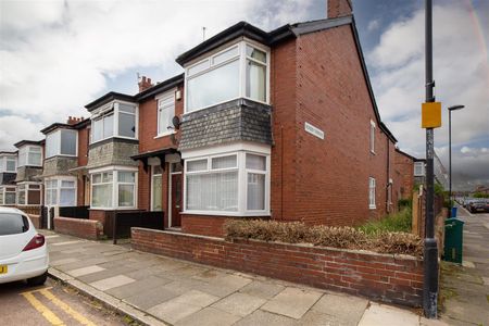 2 bed flat to rent in Whitefield Terrace, Newcastle Upon Tyne, NE6 - Photo 5