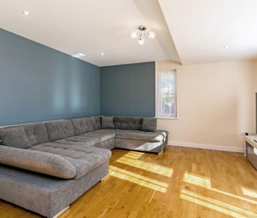 5 bedroom detached house to rent - Photo 2