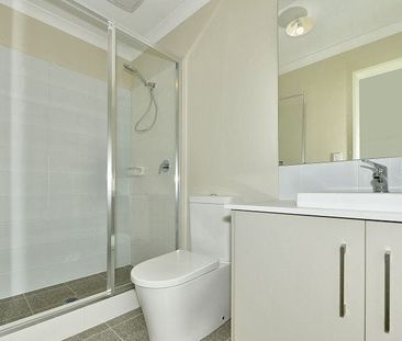 Easy care home in gated complex! - Photo 5