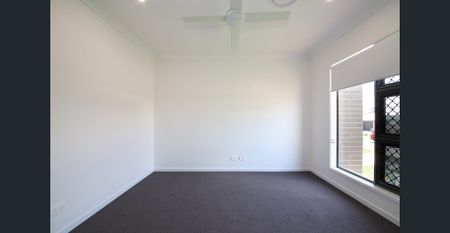 Stunning Family Home in Bellbird Park - Photo 2