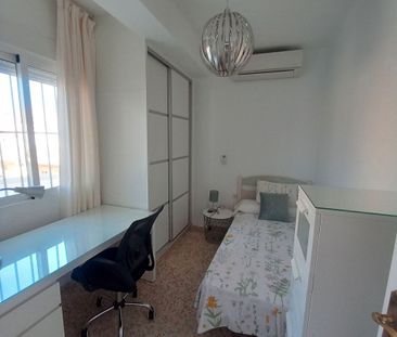 Piso de alquiler en Calle Conde de Cienfuegos, La Victoria - Photo 2