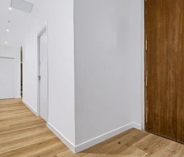 Room in a shared 11-bedroom apartment for rent in Sol, professional... - Photo 6
