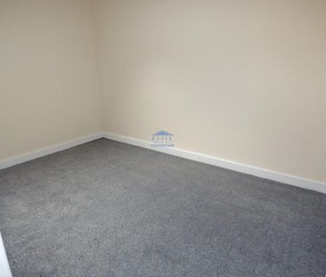 3 bedroom end of terrace house to rent - Photo 2